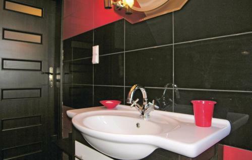 Apartamentos Holiday Home Komarzyny 2