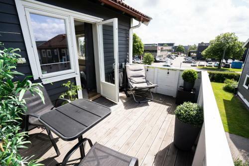 Modern Apartment Short Walk From City