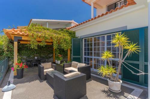 Villa Blackrock With Private Pool