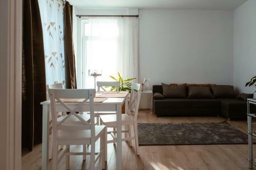 Solomon Apartments Ap 1