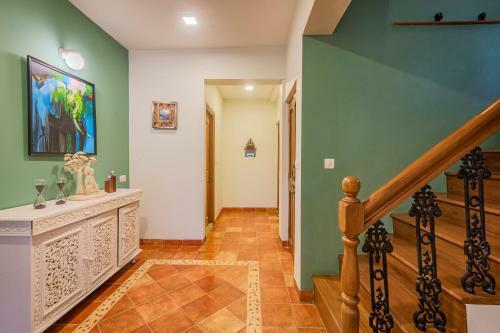 Villa Saffronstays Windermere, Lonavala