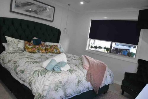 Large Pet Friendly Home With Pool & Boat Parking
