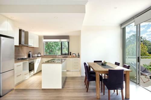 Large Premium Warrawee Apartment With Parking A401