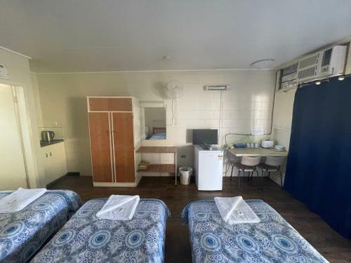 Sawmill Hotel Motel