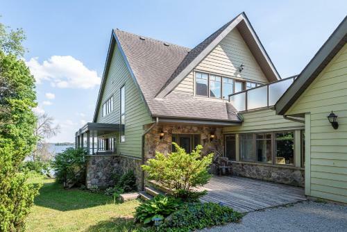 Innisfil Chalet