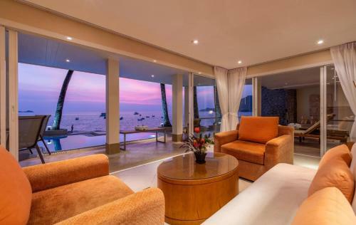 On The Rocks Villa/private Pool/stunning Ocean Views
