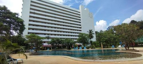 Patong Beach Apartment For Up To 4 Person