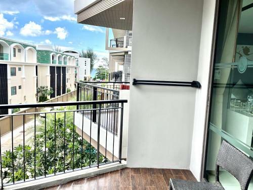 Patong Beachfront Studio 2 Mins Walk 2 Patong Beach