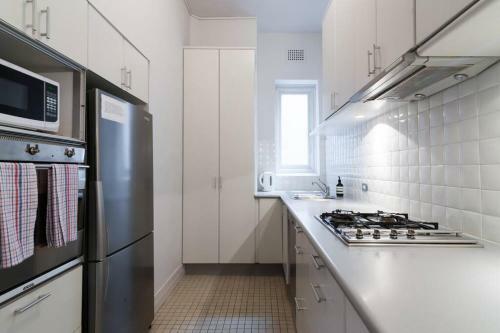 Spacious Art Deco Apartment In Darlinghurst