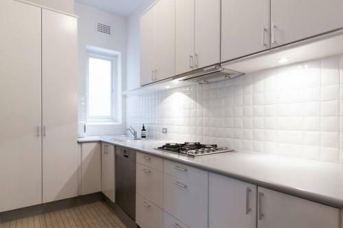 Spacious Art Deco Apartment In Darlinghurst