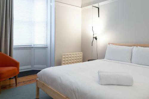 Spacious Art Deco Apartment In Darlinghurst