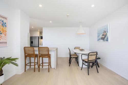 Stunning Cremorne Views From Stylish Apartment