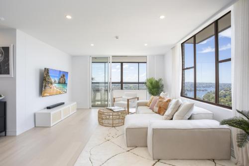 Stunning Cremorne Views From Stylish Apartment