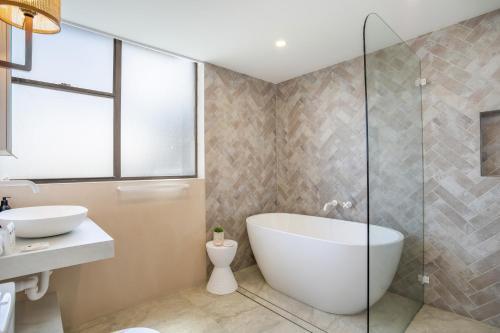 Stunning Cremorne Views From Stylish Apartment