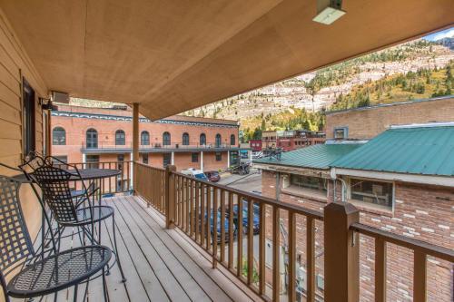 225 6th Avenue #4