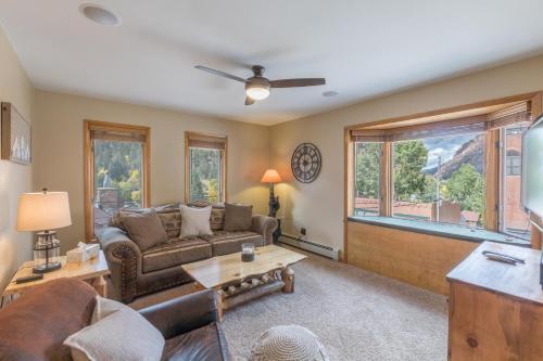 225 6th Avenue #4