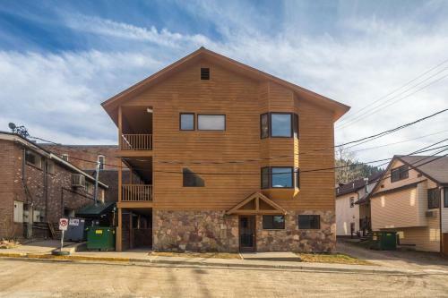 225 6th Avenue Unit #3