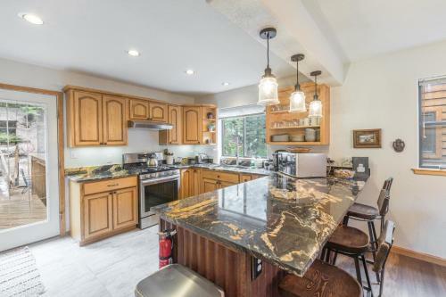1486 Oak- Grandview