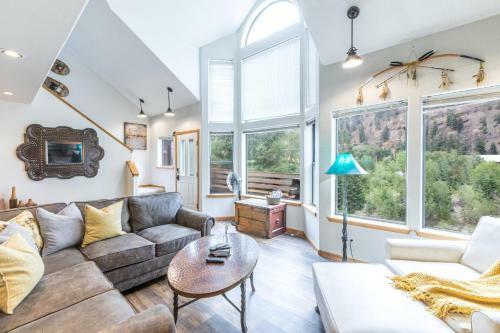 1486 Oak- Grandview