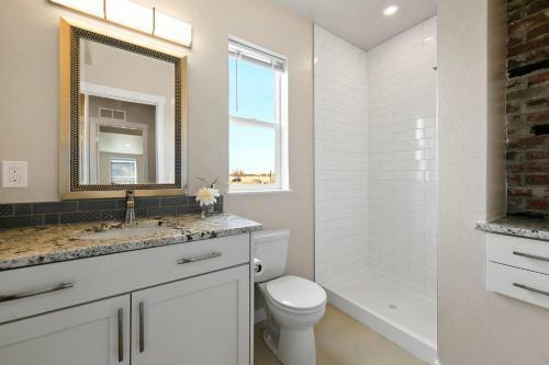 Bright And Stylish Home In Great Central Location!