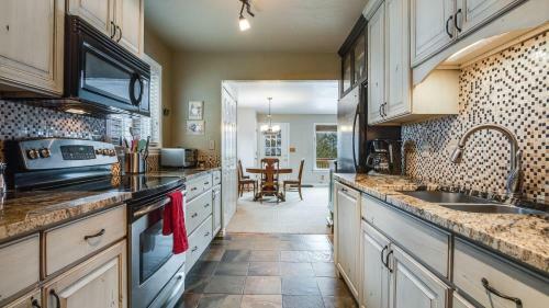 303 Elkdale, Cr 859