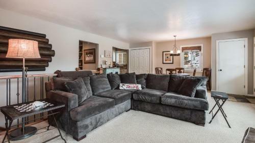 303 Elkdale, Cr 859