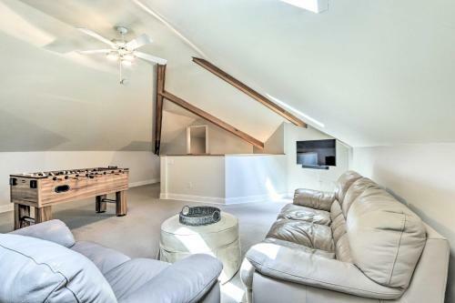 Elegant Middlefield Getaway With Beach Access!