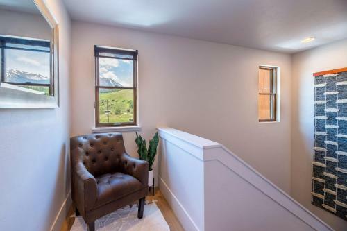 Stunning Mountain Views - 2br Townhouse - Fireplace