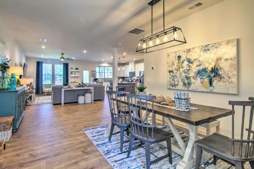 Stylish Townhome With Porch And Modern Interior!