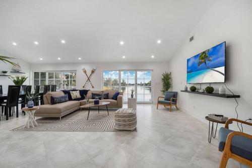Villa Infinite I Lake House I 10min To Beach