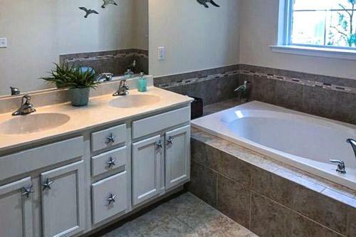 Grande At Canal Pointe -- 37670 Exeter #12