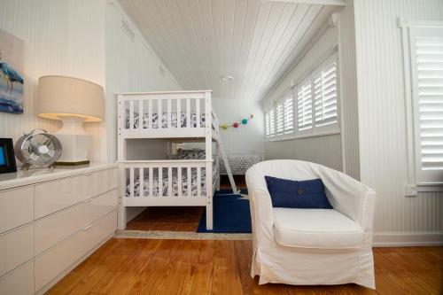 Ami Boathouse - 520 Loquat