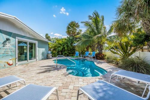 Toes In The Water - 110 Palm Ave