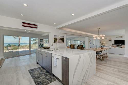 My Private Beach - 826a S Bay