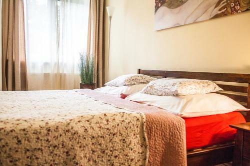 Apartm�ny U ?erven�ho Stromu