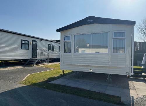 Delightful 2 Bedroom Caravan, Pencnwc, New Quay