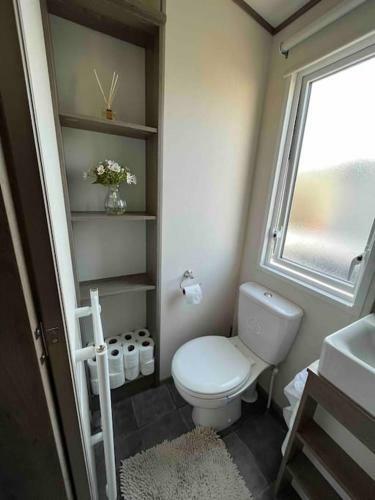Delightful 2 Bedroom Caravan, Pencnwc, New Quay