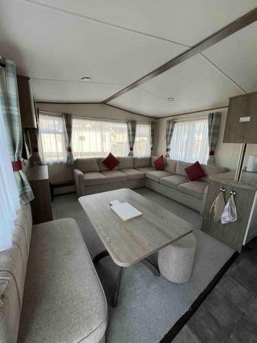 Delightful 2 Bedroom Caravan, Pencnwc, New Quay
