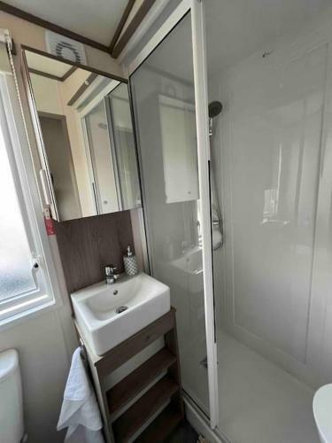 Delightful 2 Bedroom Caravan, Pencnwc, New Quay
