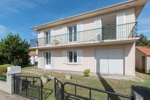 Maison Spacieuse Avec �tage Dans Une Impasse