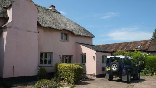 Lovely Thatched House In The Devon Countryside