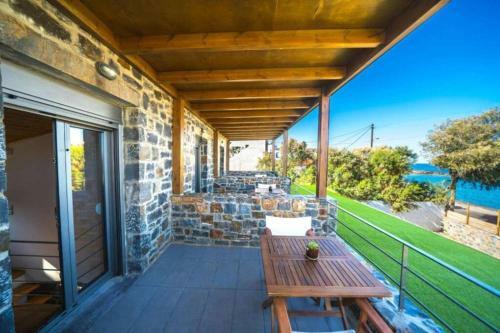 Apartamento Terrazeus - Stone House Beachfront 2