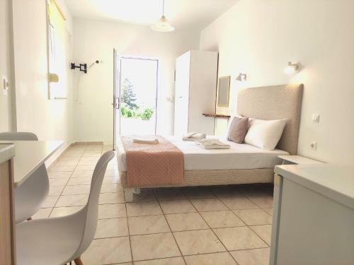 # 6 Giorgos & Chara Apartments