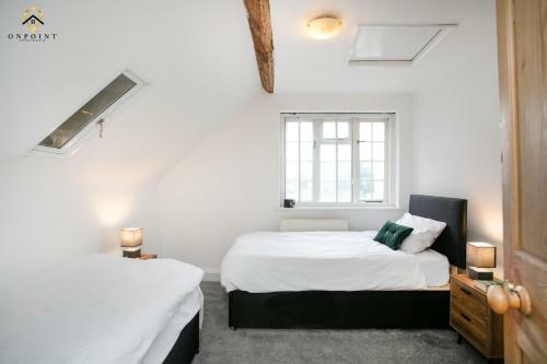 Spacious 4 Bed House With Wifi & Hot Tub!