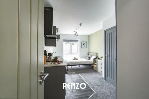 Bright And Spacious 1 Bed Apartment With Free Parking