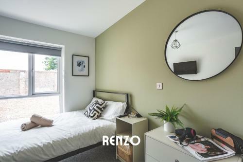 Bright And Spacious 1 Bed Apartment With Free Parking