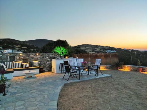 The Old Barn, In Naousa Paros