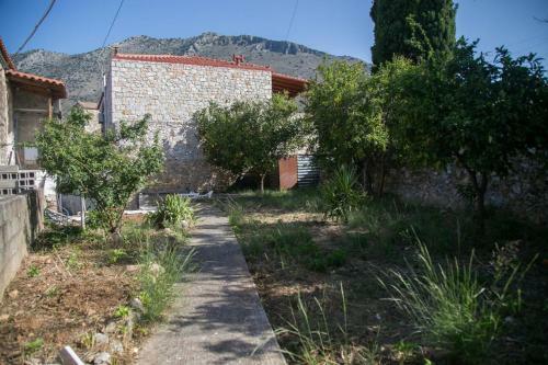 Leonidas House