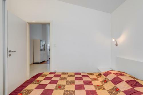 Pikolo Apartments -yellow Apartment
