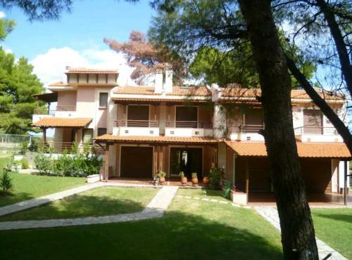 Beachfront Villa Between Nikiti And Metamorphosis